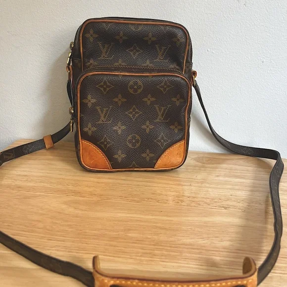 🎊SOLD🎊Louis Vuitton Amazone Vintage Monogram Crossbody bag✨ - Picture 7 of 16